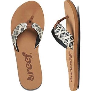 BRAND NEW women reef scrunch sandals / slippers size US 9